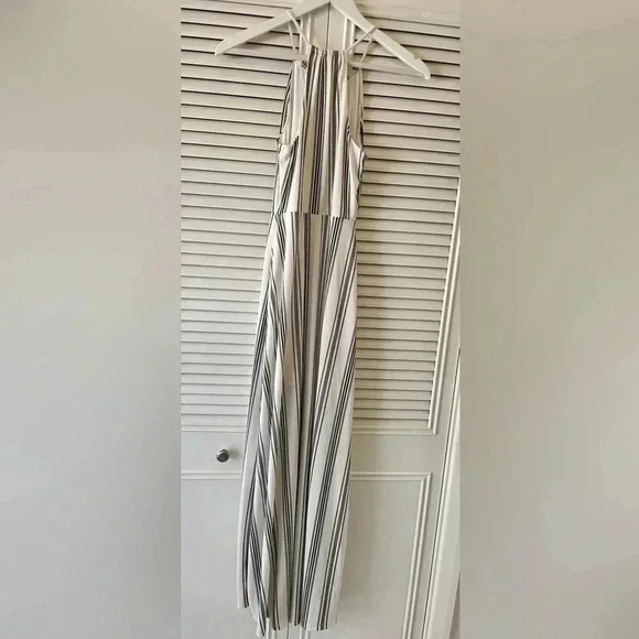 Candie’s Women’s Striped Blk/Wht Keyhole Halter Slit Bottom Maxi Dress SZ XS - Picture 3 of 11